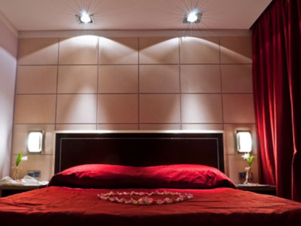 Бордовая спальня – изысканный и уютный интерьер